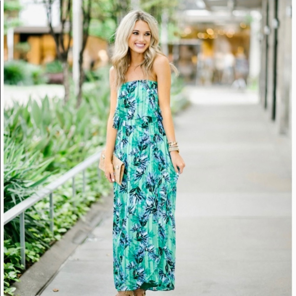 NWOT Banana Republic Palm print Maxi Dress